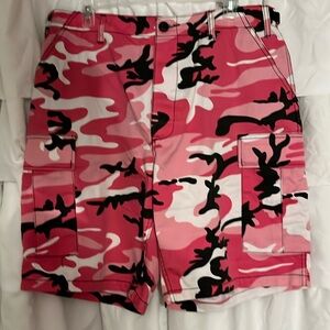 WOMENS PINK CAMO CARGO SHORTS